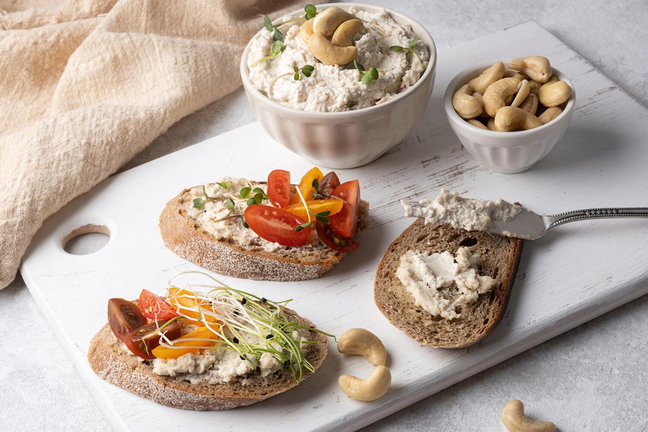 How Global Cashew Trends Are Reshaping Private Label Manufacturing